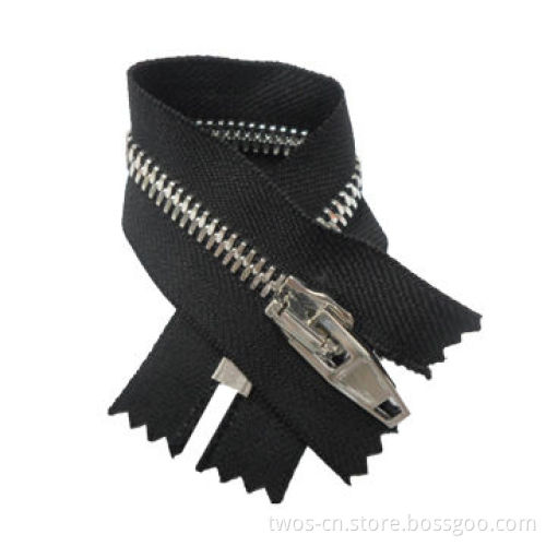 #8 Metal Zipper, Customized Designs of Puller are Accepted, Reach EU/Japanese Standards
